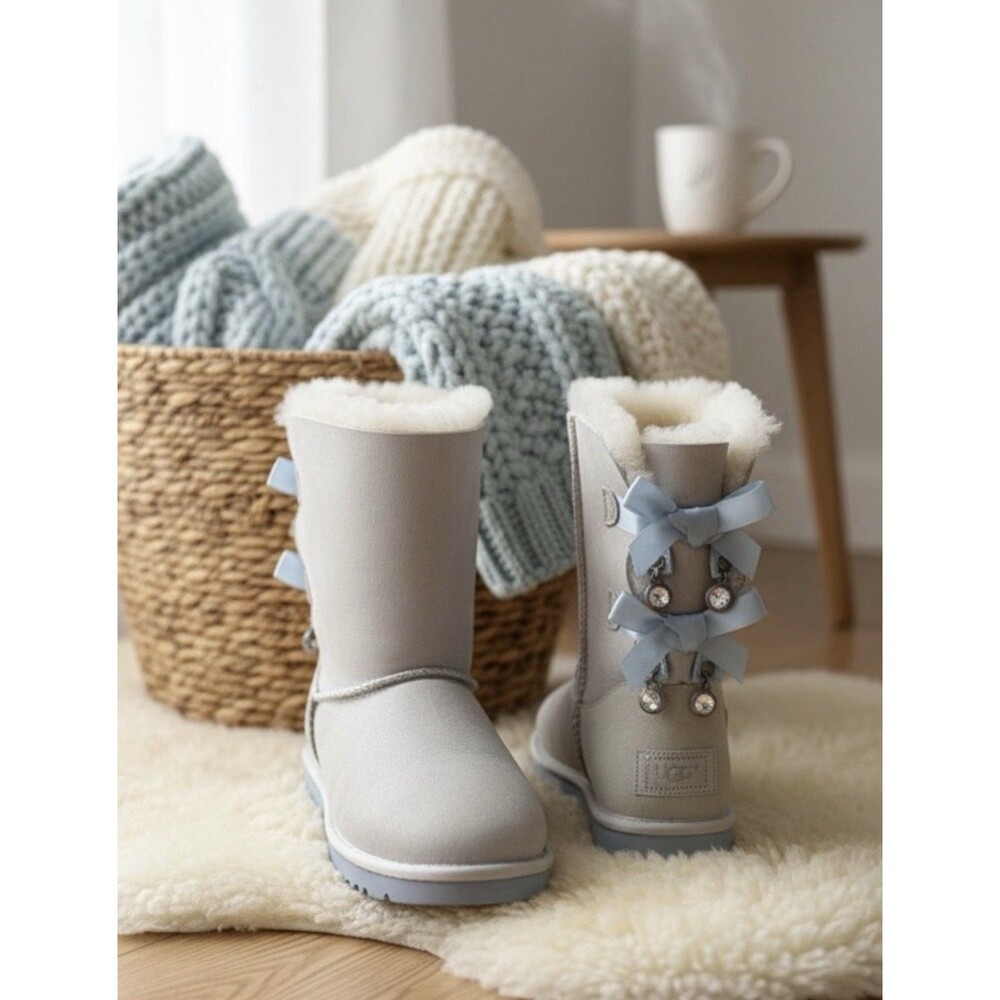 UGG Australia Bailey Bow Swarovski Crystal Boots Shimmer Sheepskin Size 9 Rare!!